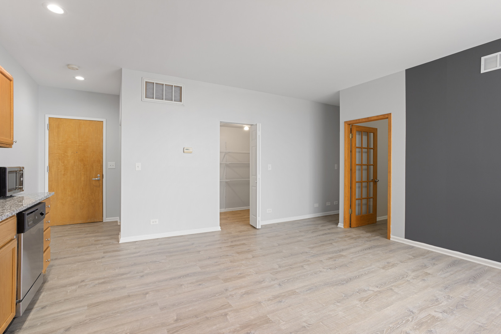 2451 W Howard Street Unit: 603