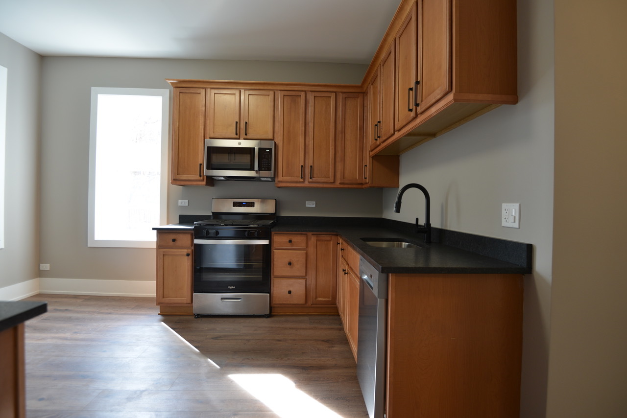 4113 N Damen Avenue Unit: 2F