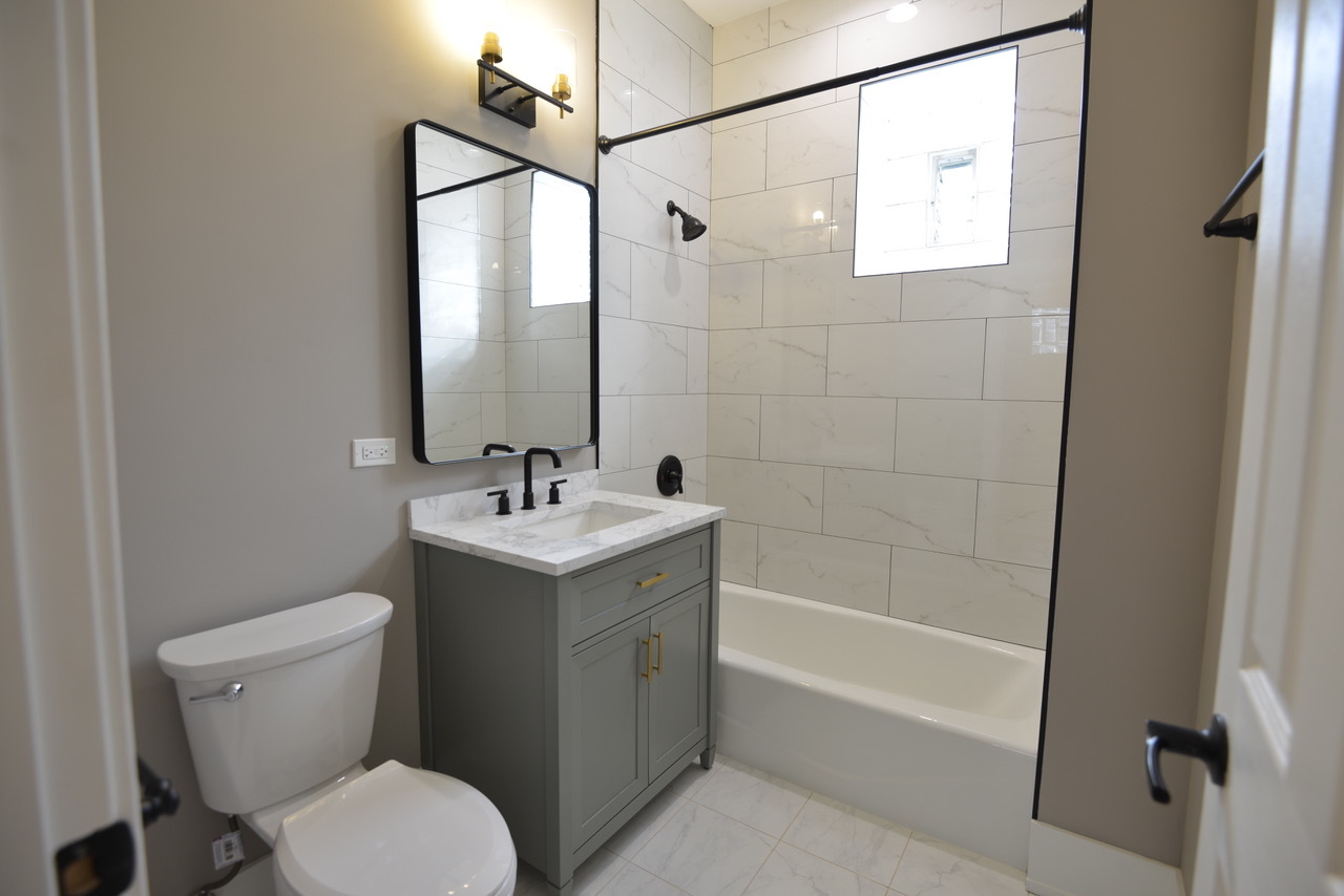 4113 N Damen Avenue Unit: 2F