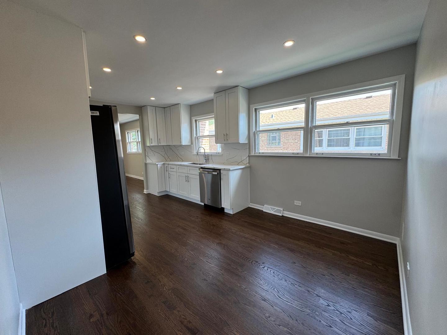 6752 N East Prairie Road Unit: 3