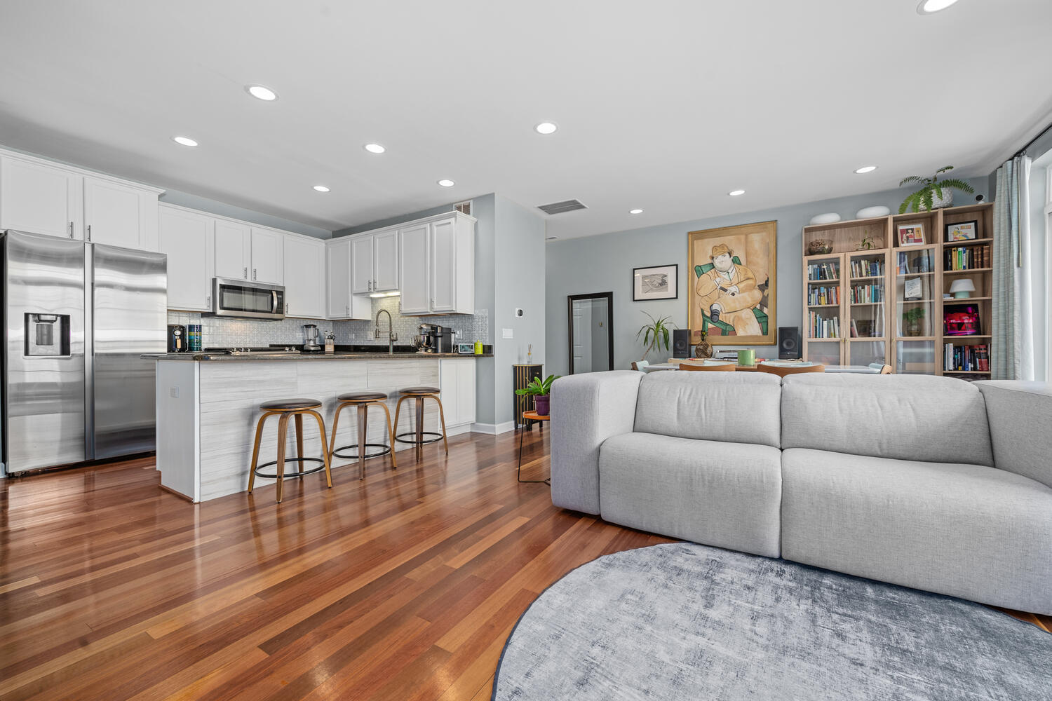 2207 N Western Avenue Unit: 2C