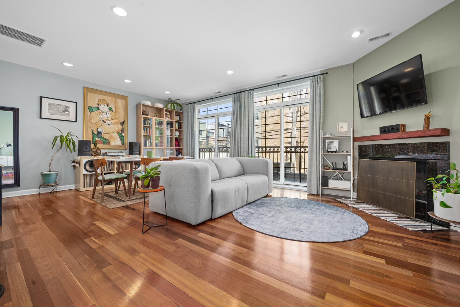 2207 N Western Avenue Unit: 2C