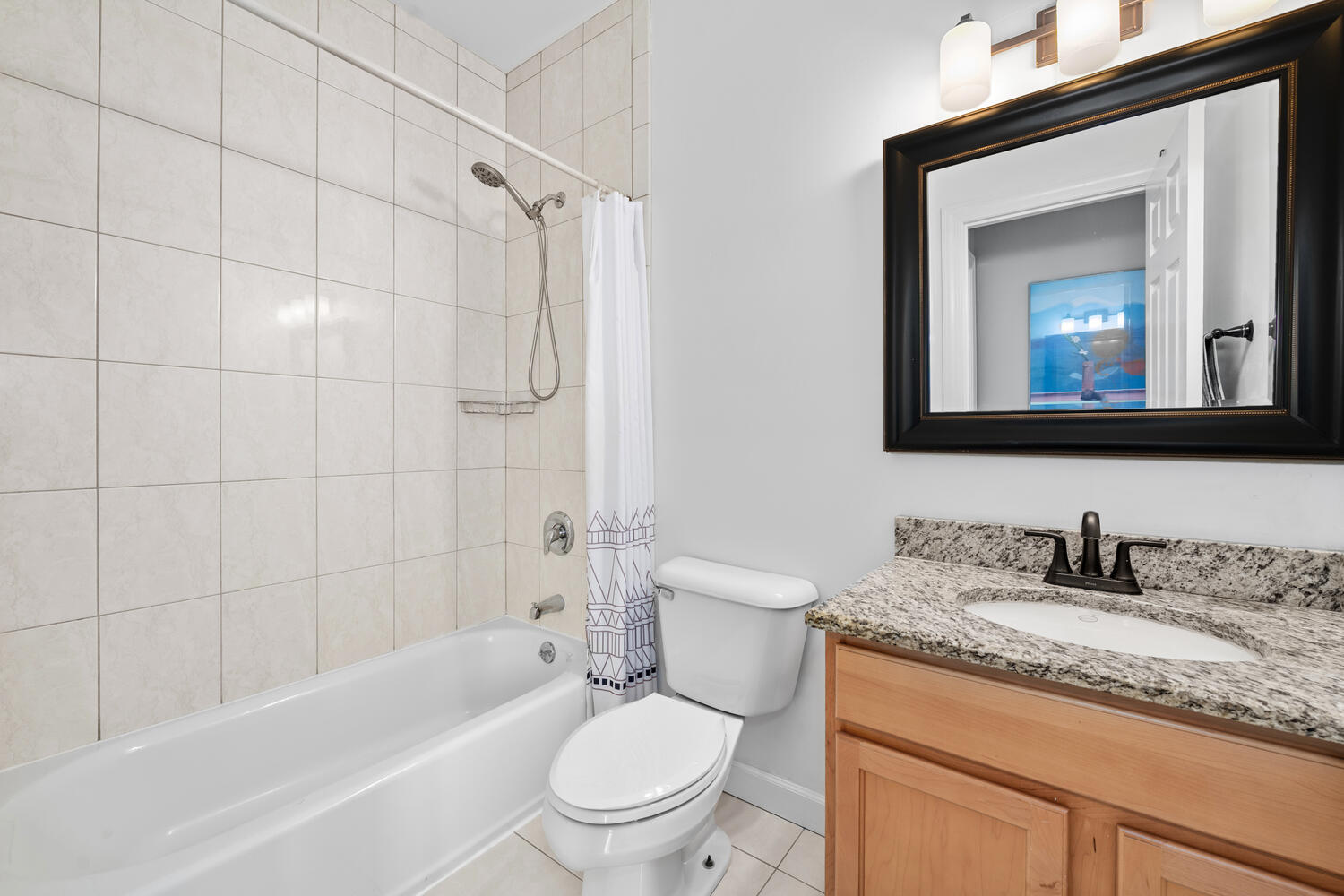 2207 N Western Avenue Unit: 2C