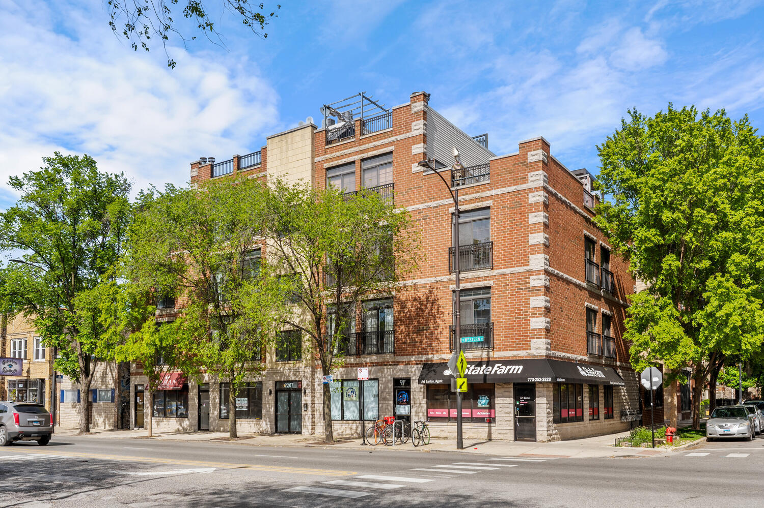 2207 N Western Avenue Unit: 2C