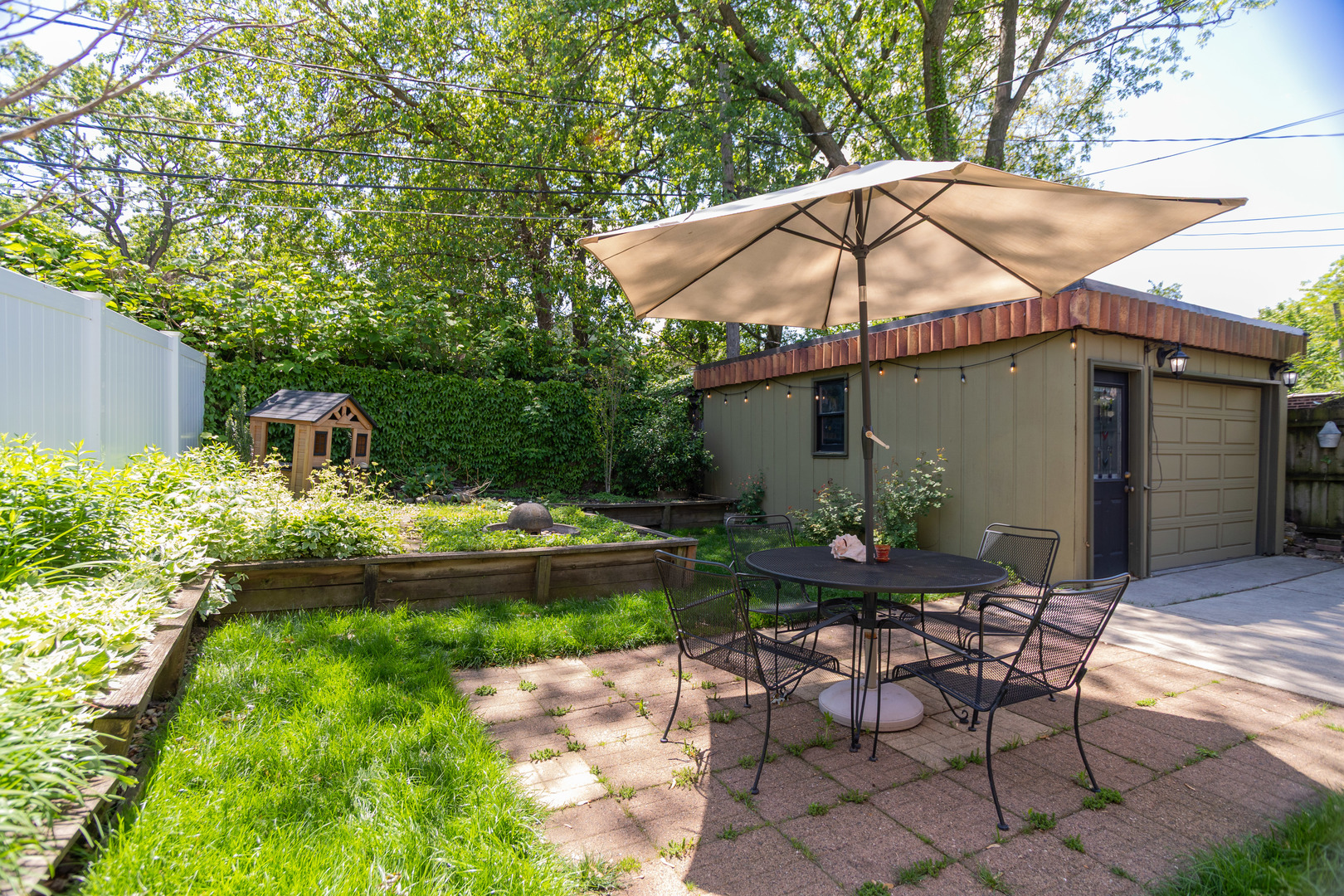 1729 W Beverly Glen Parkway