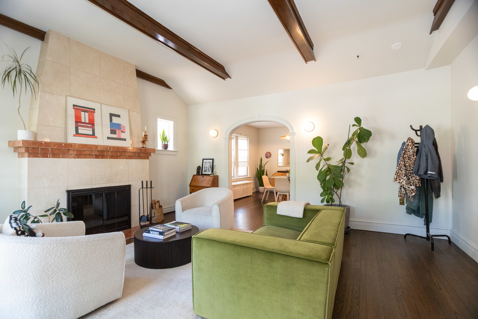 1729 W Beverly Glen Parkway