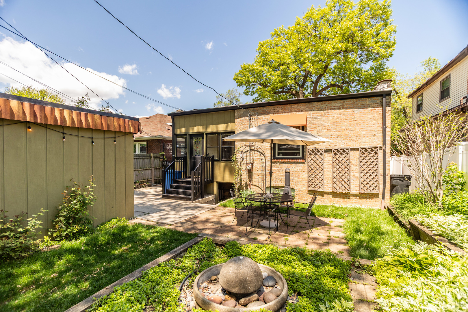 1729 W Beverly Glen Parkway