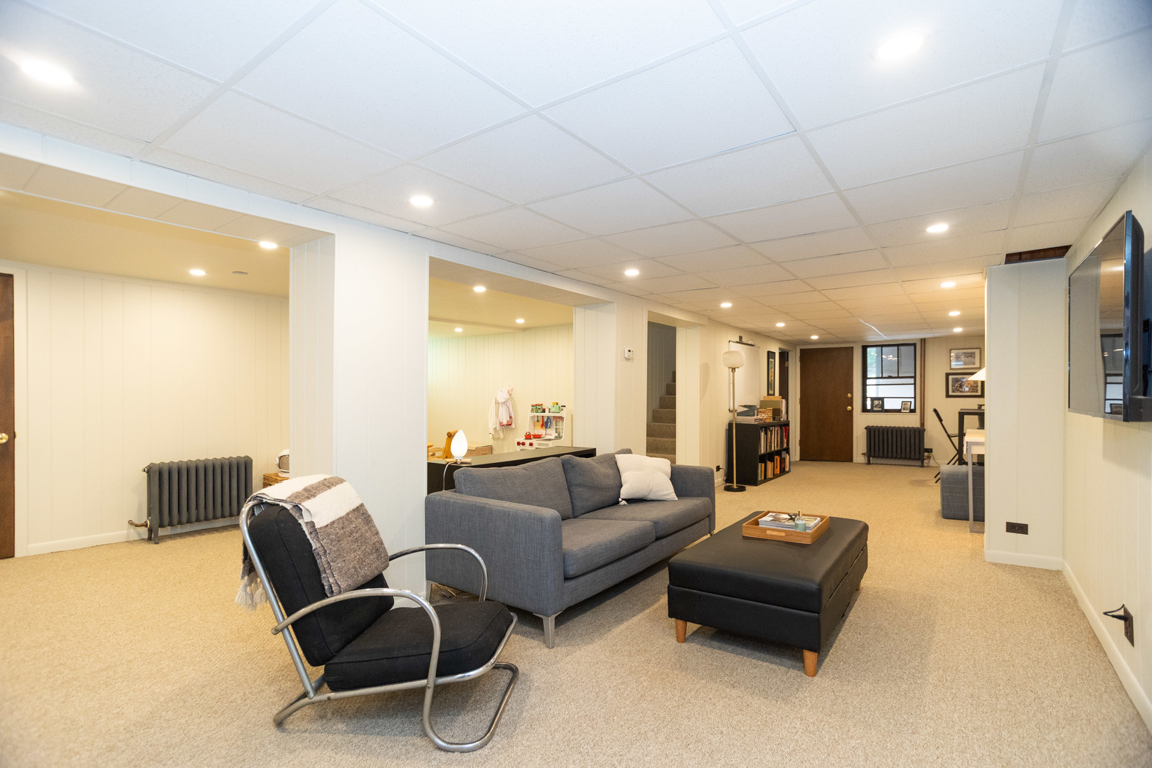 1729 W Beverly Glen Parkway