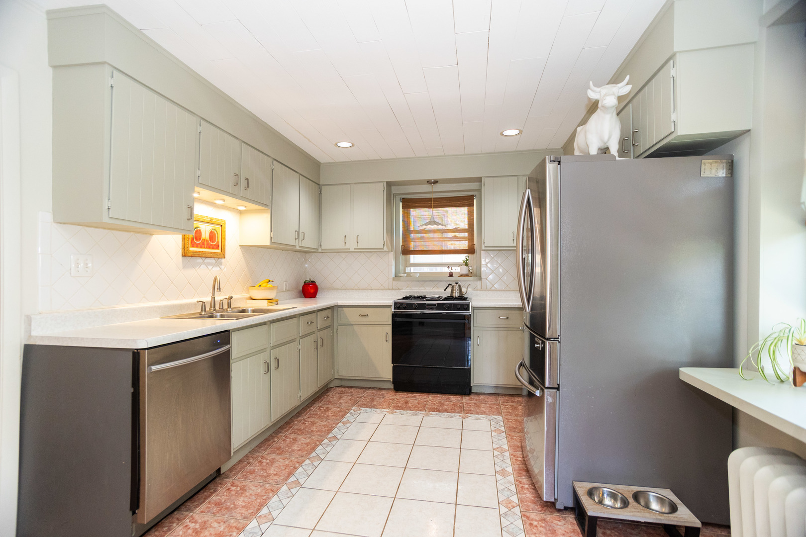 1729 W Beverly Glen Parkway