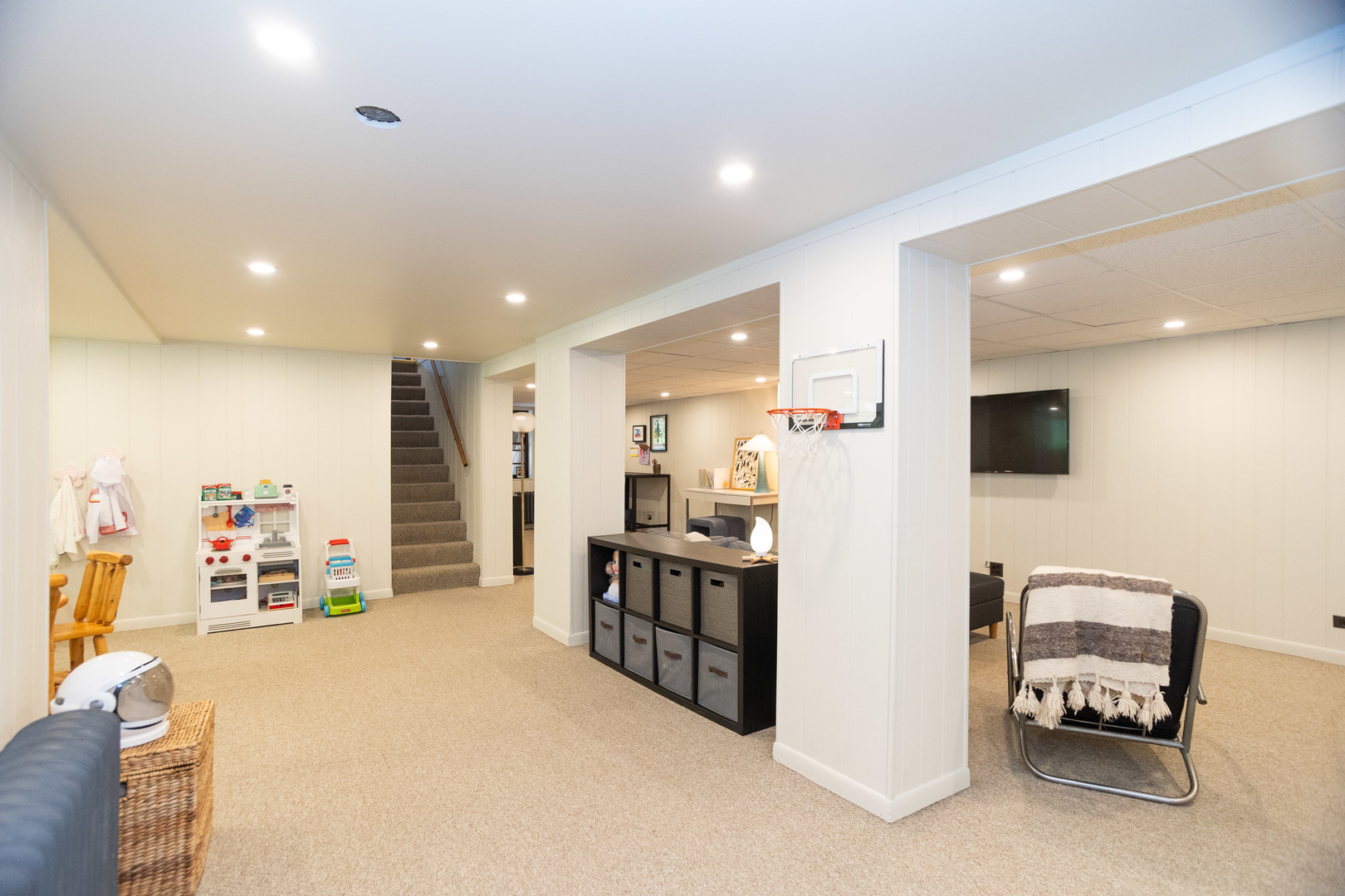 1729 W Beverly Glen Parkway