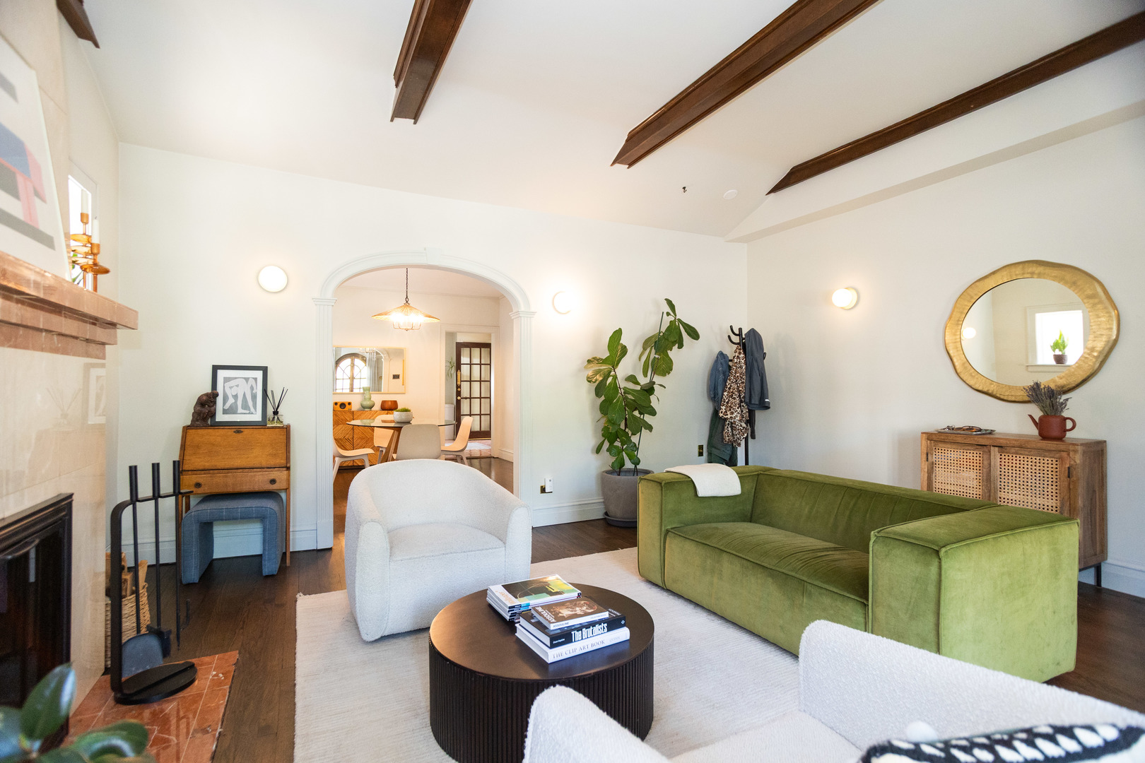 1729 W Beverly Glen Parkway