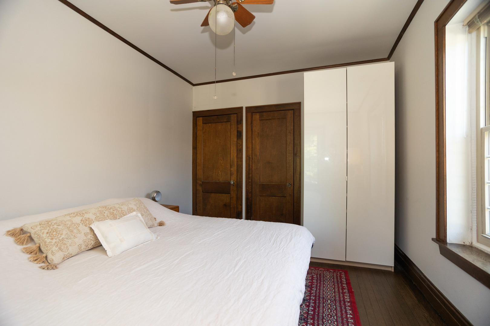 1729 W Beverly Glen Parkway