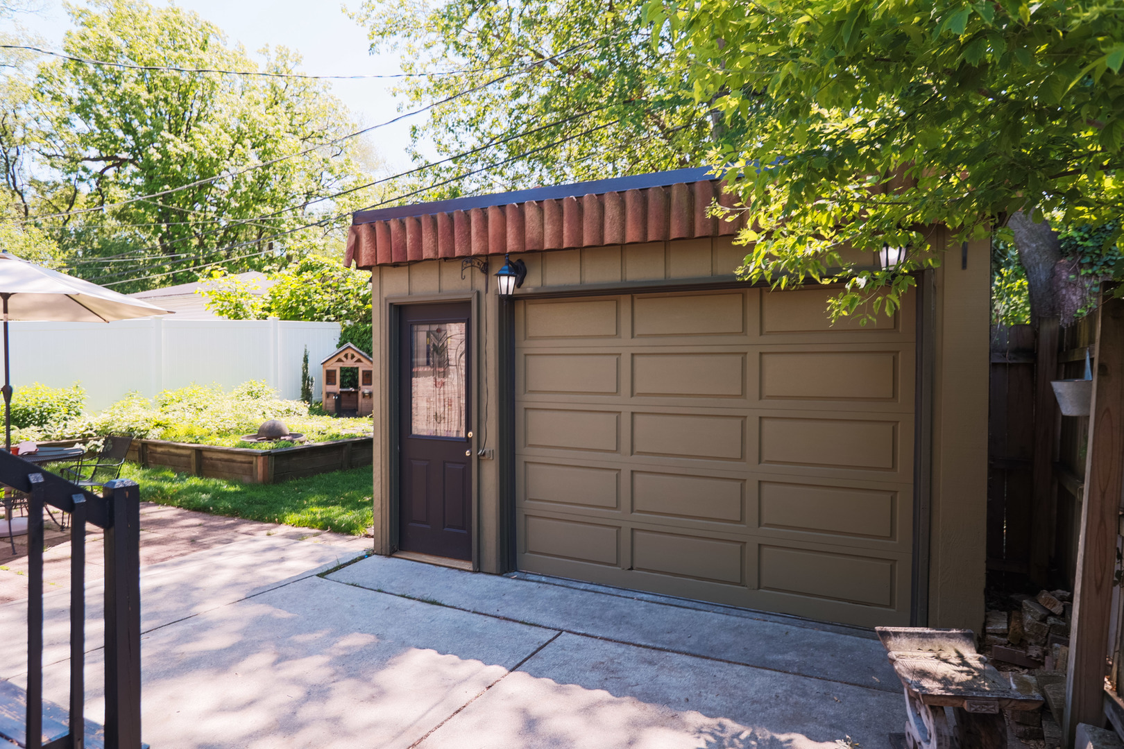 1729 W Beverly Glen Parkway