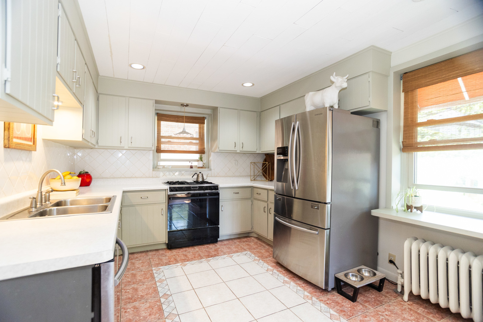 1729 W Beverly Glen Parkway