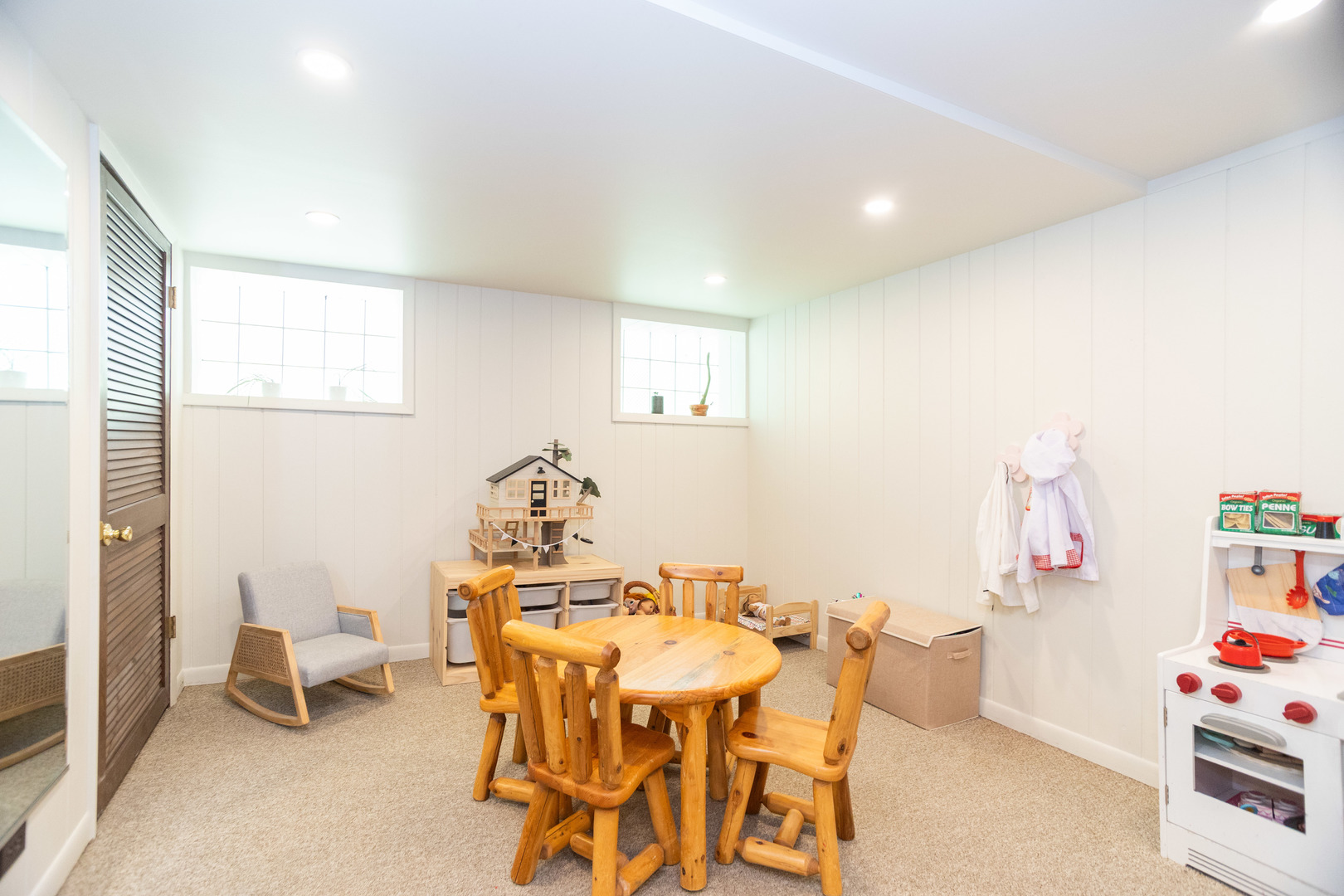 1729 W Beverly Glen Parkway