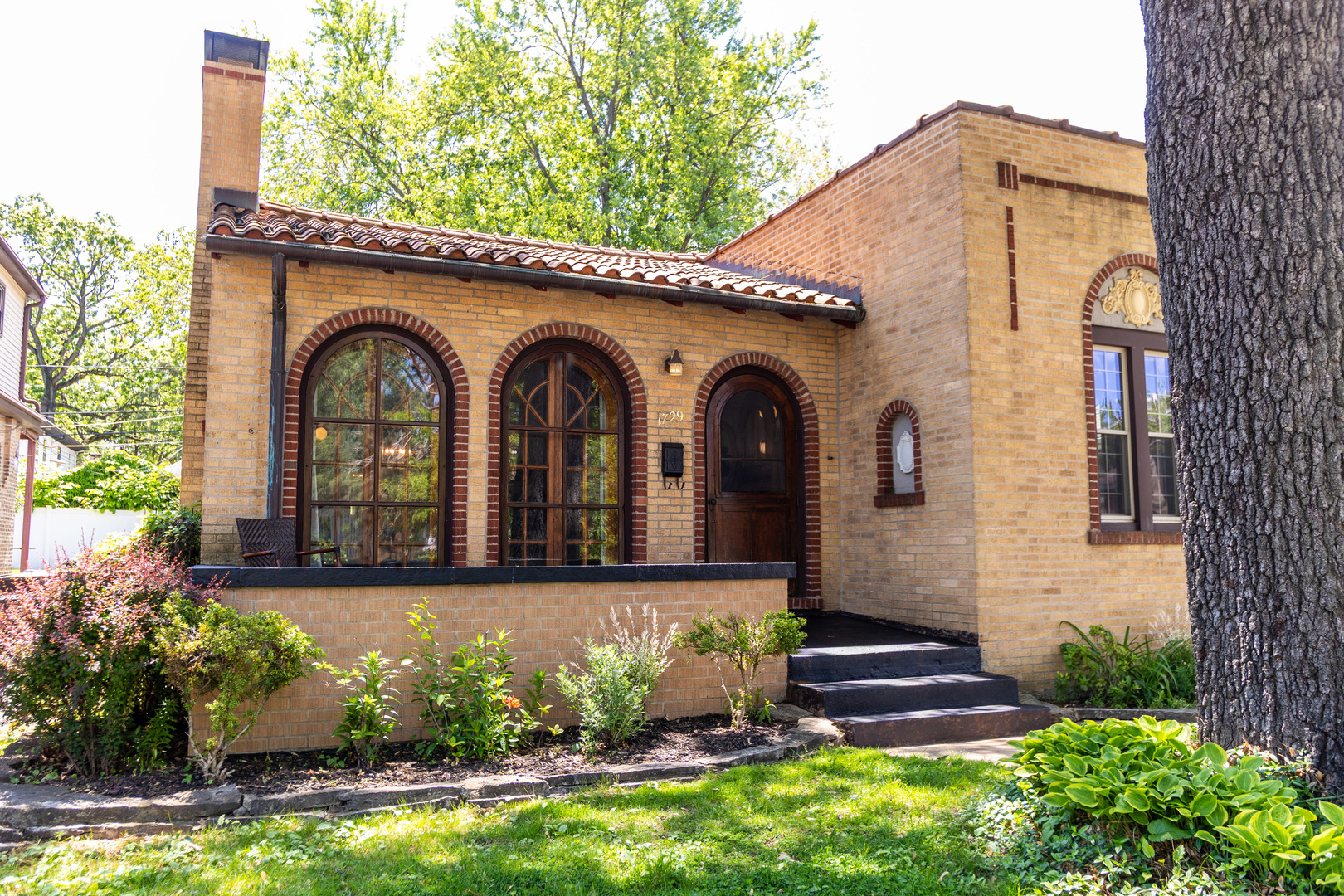 1729 W Beverly Glen Parkway