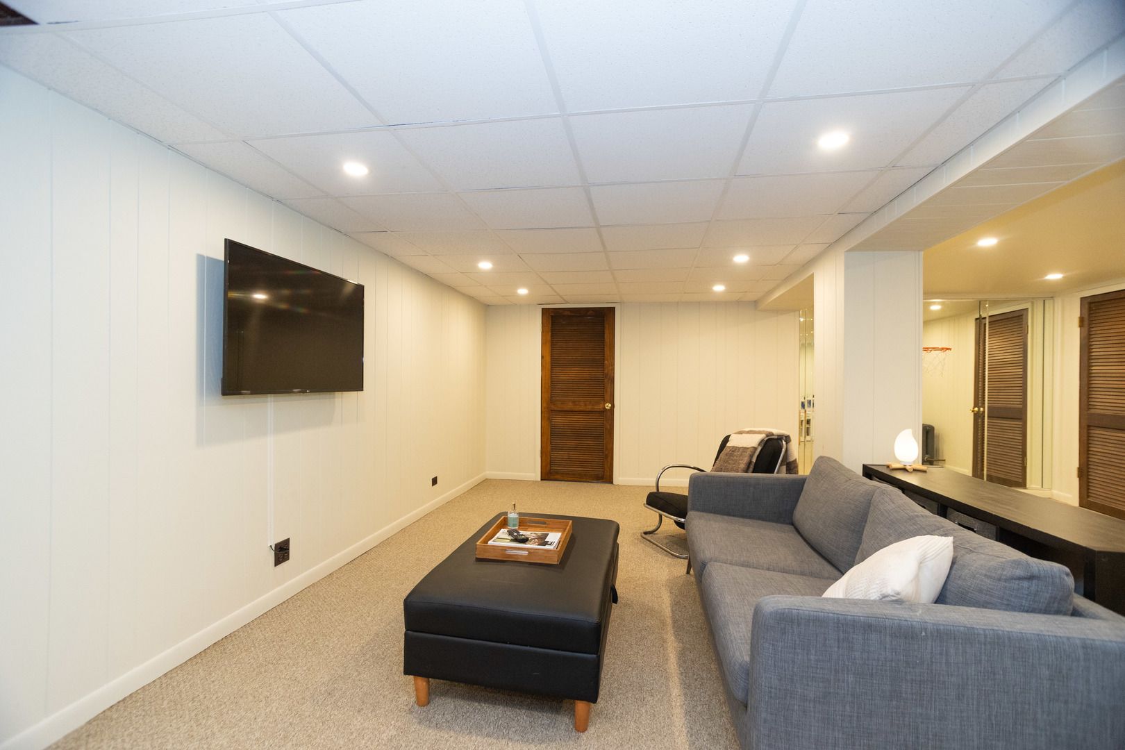 1729 W Beverly Glen Parkway