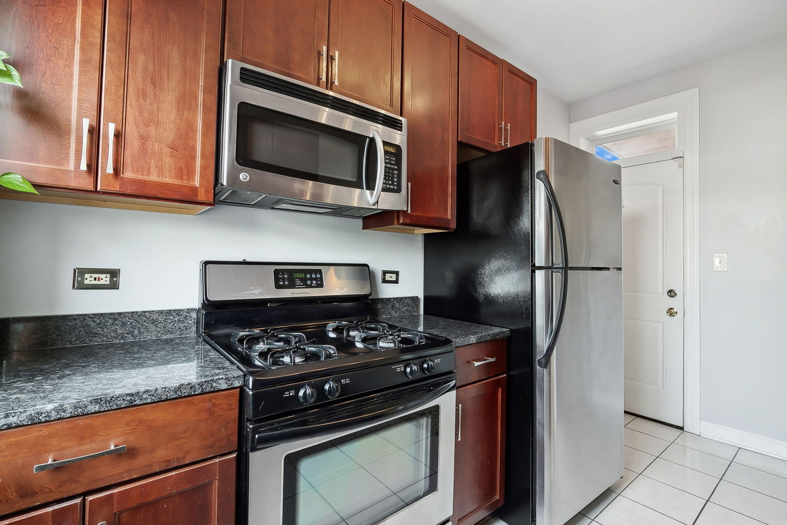 2438 N Hamlin Avenue Unit: 3D