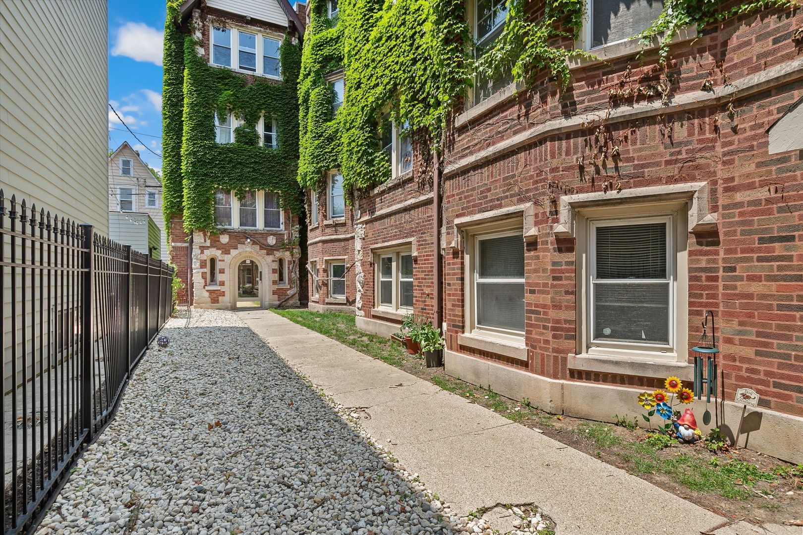 2438 N Hamlin Avenue Unit: 3D