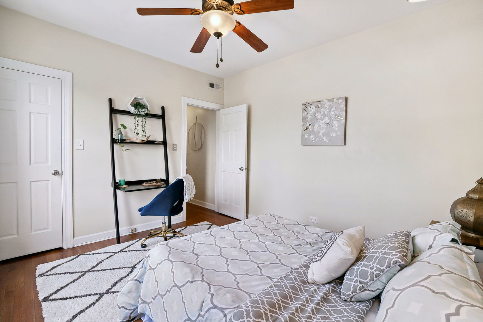 2438 N Hamlin Avenue Unit: 3D