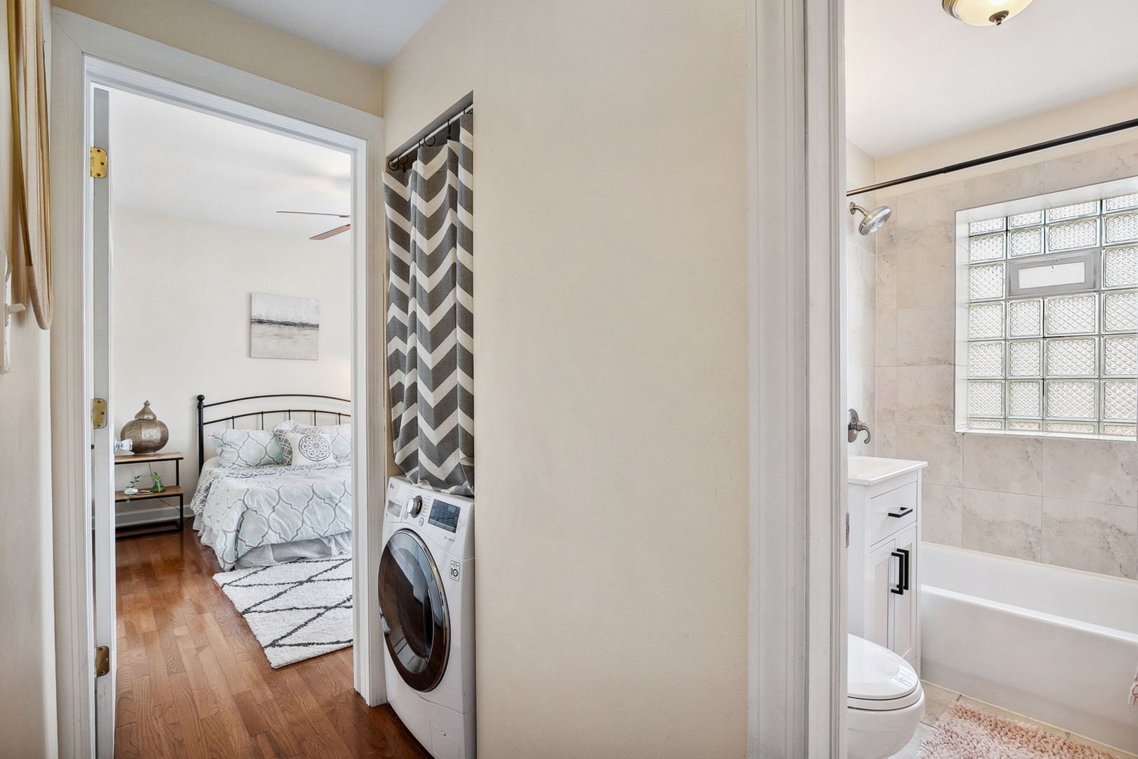 2438 N Hamlin Avenue Unit: 3D