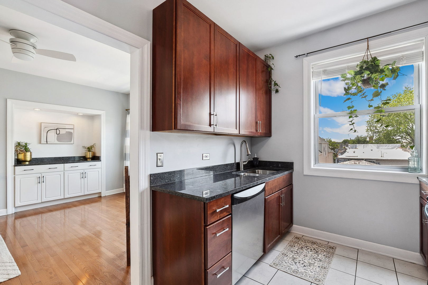 2438 N Hamlin Avenue Unit: 3D