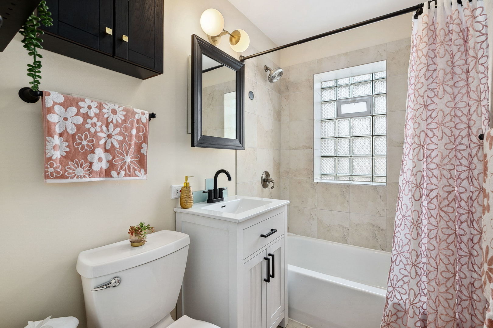 2438 N Hamlin Avenue Unit: 3D