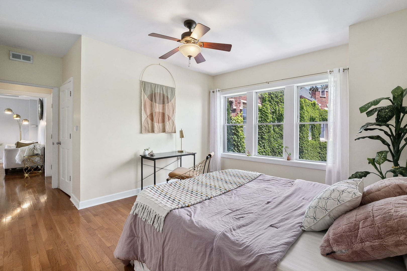 2438 N Hamlin Avenue Unit: 3D