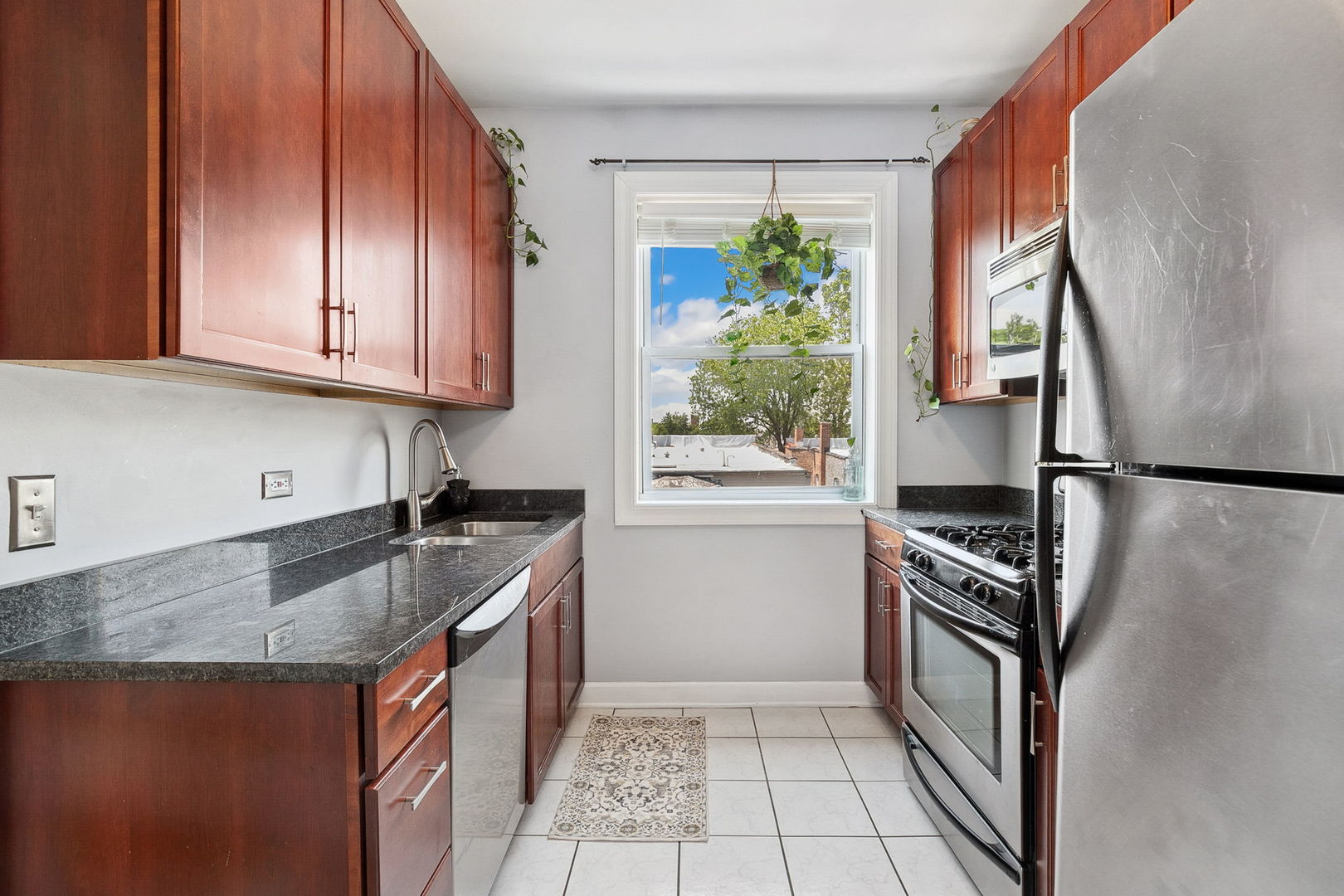 2438 N Hamlin Avenue Unit: 3D