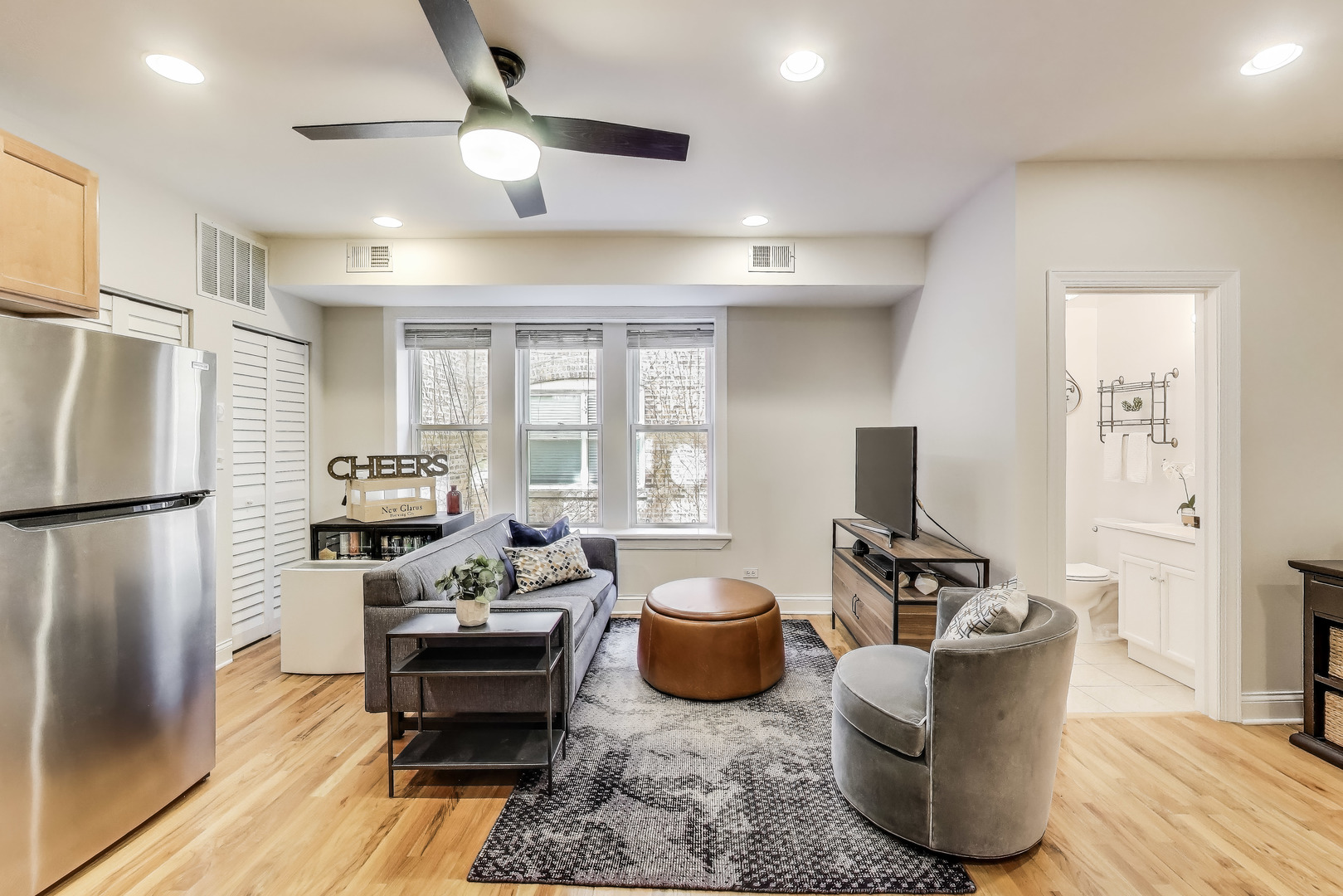 6812 N Wayne Avenue Unit: 2E