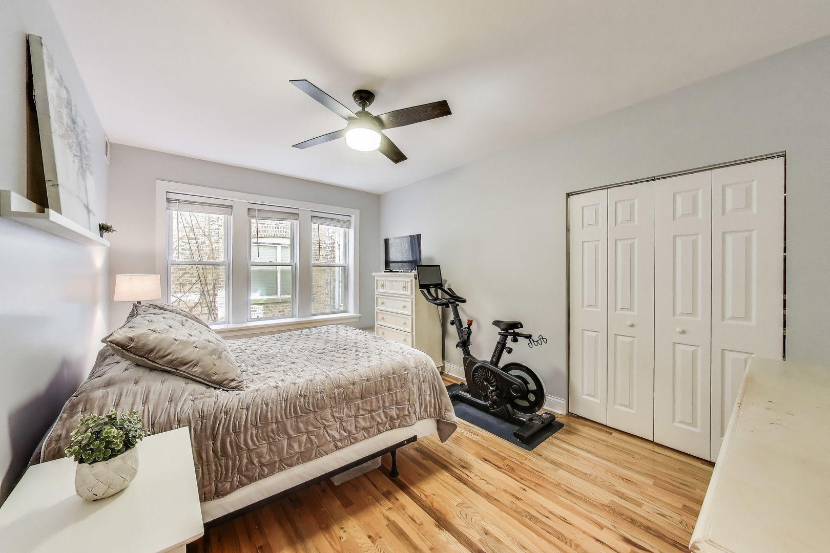 6812 N Wayne Avenue Unit: 2E