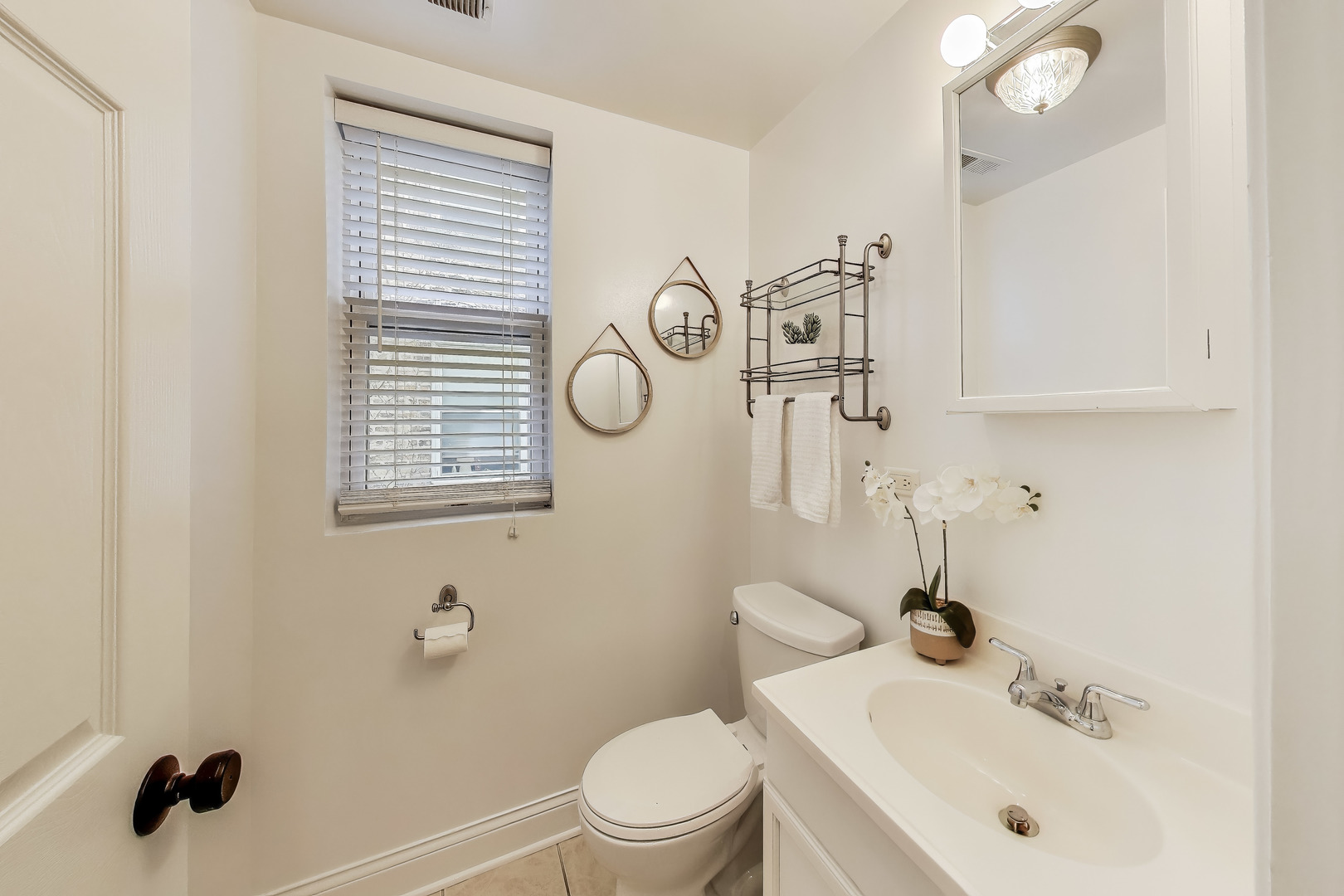 6812 N Wayne Avenue Unit: 2E