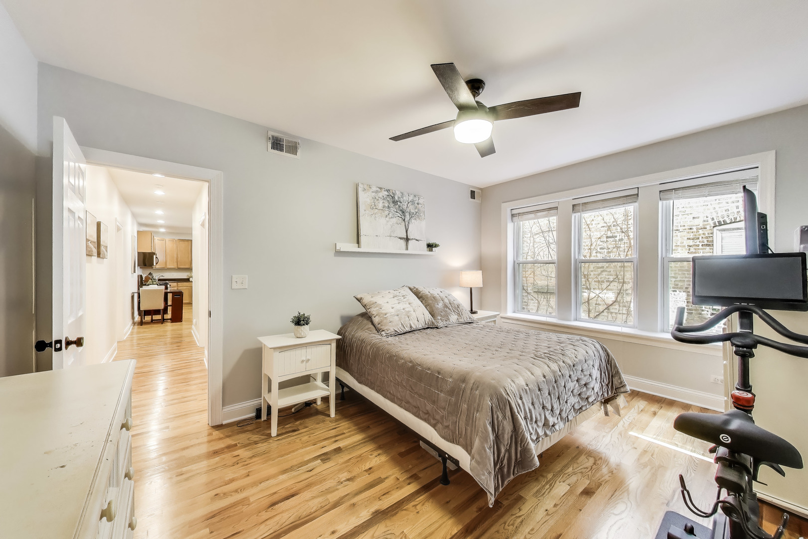 6812 N Wayne Avenue Unit: 2E