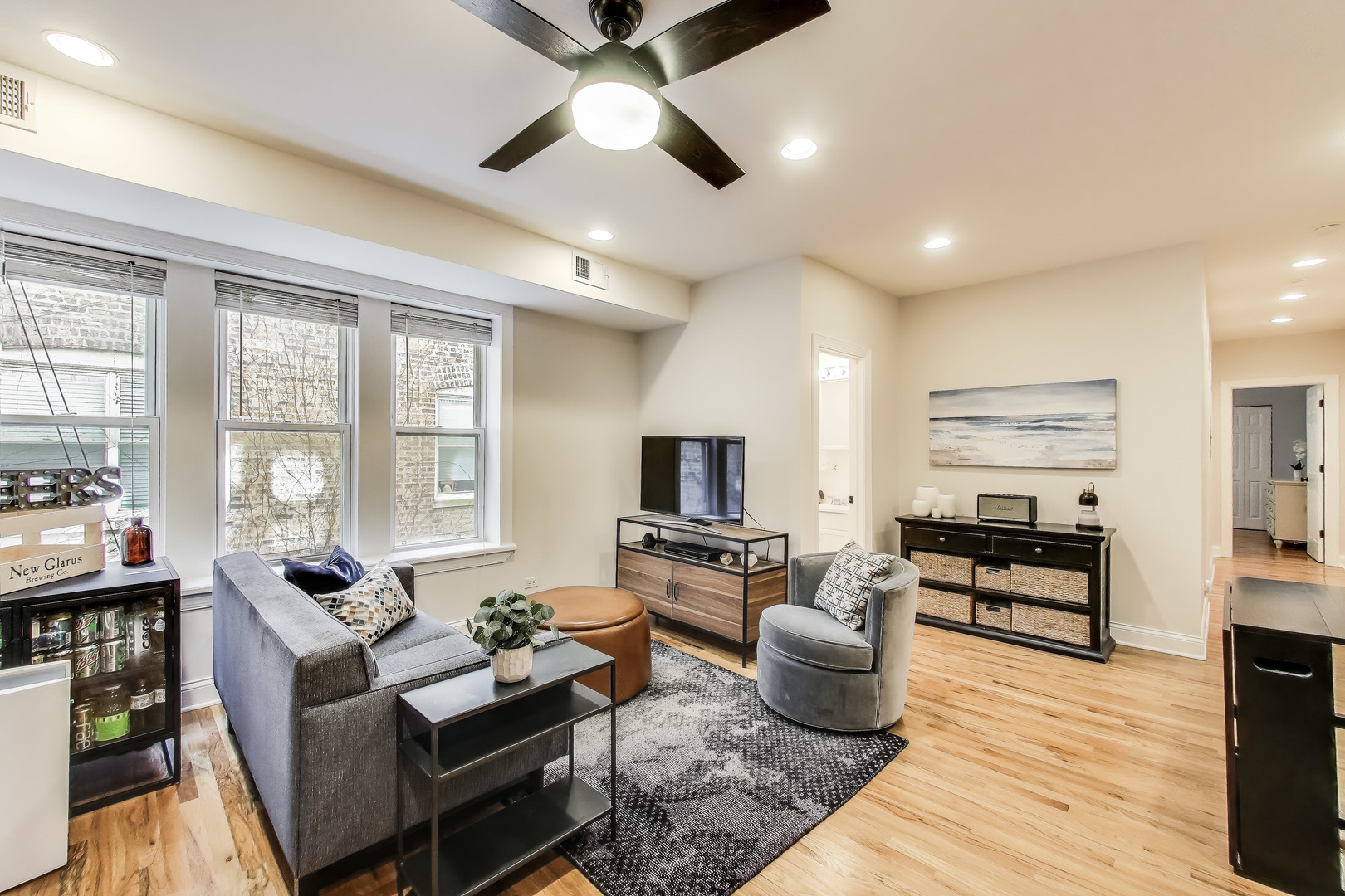 6812 N Wayne Avenue Unit: 2E