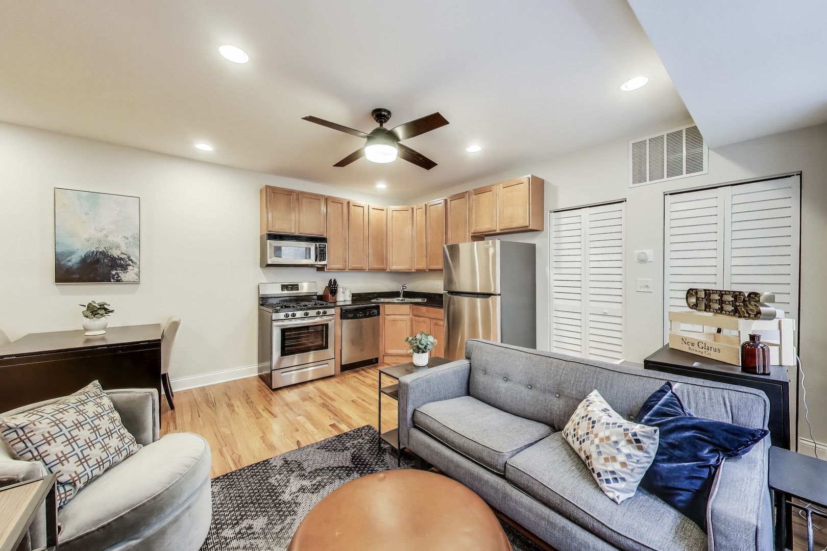 6812 N Wayne Avenue Unit: 2E