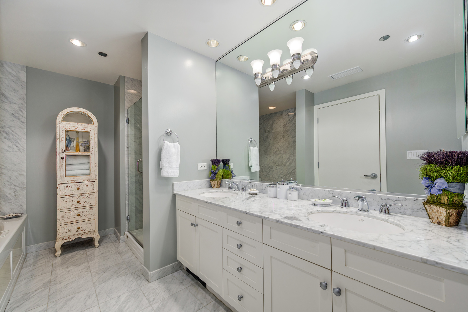 130 N Garland Court Unit: 1411-1412