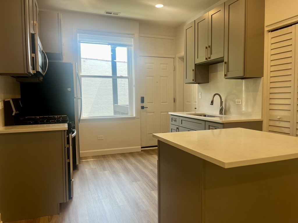 5325 N Damen Avenue Unit: 2N