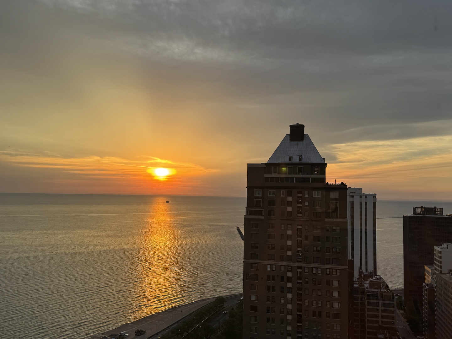 950 N Michigan Avenue Unit: 2502