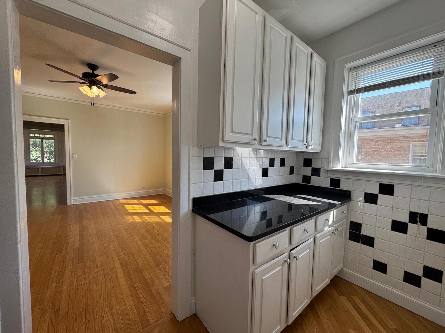 4827 Elm Street Unit: 2