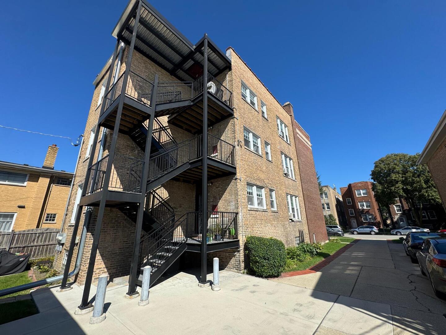 4827 Elm Street Unit: 2