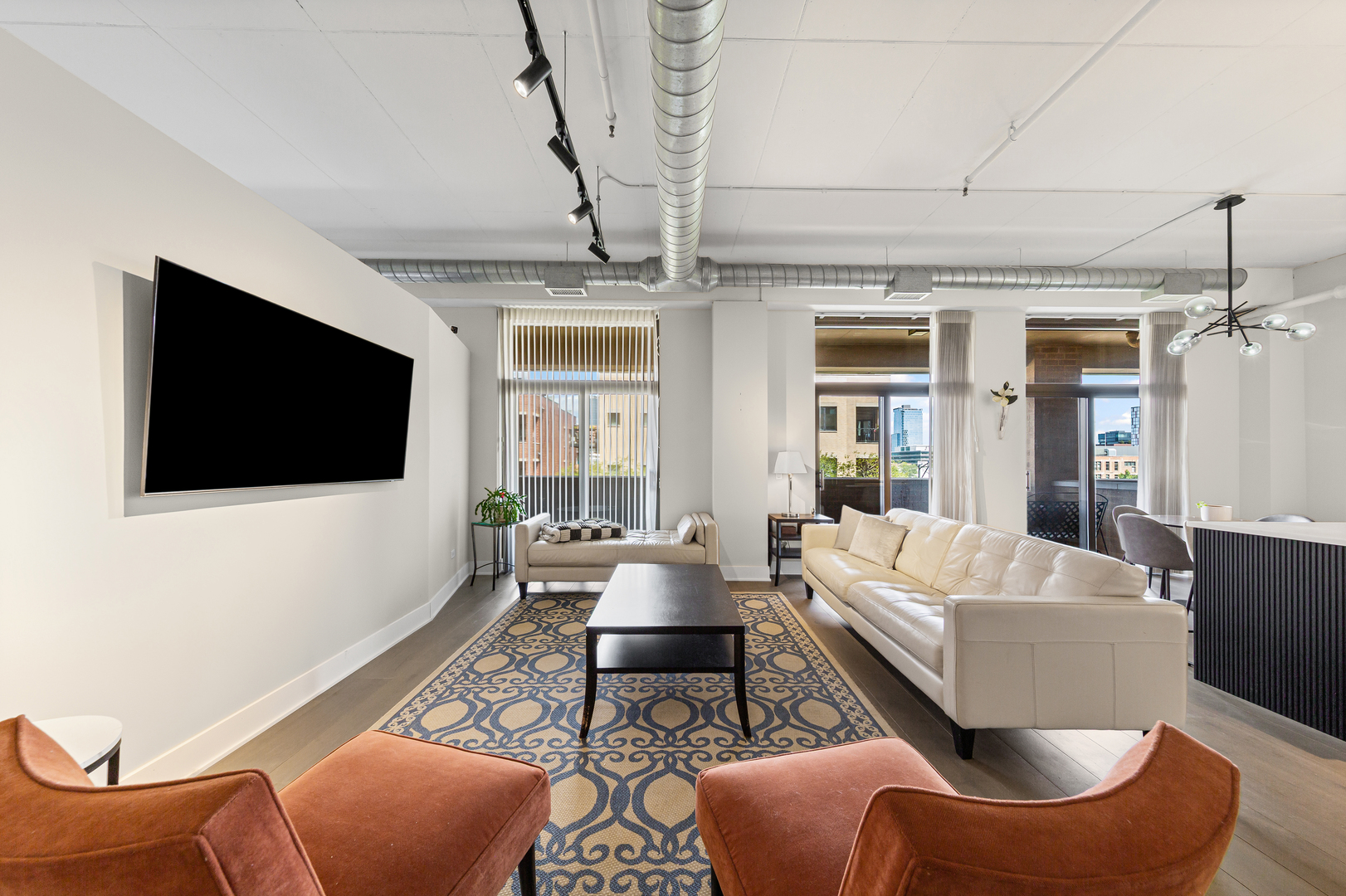 1301 W Madison Street Unit: 306