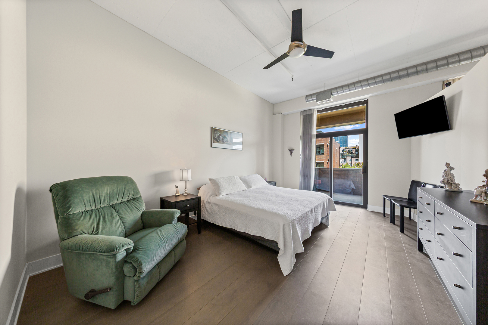 1301 W Madison Street Unit: 306