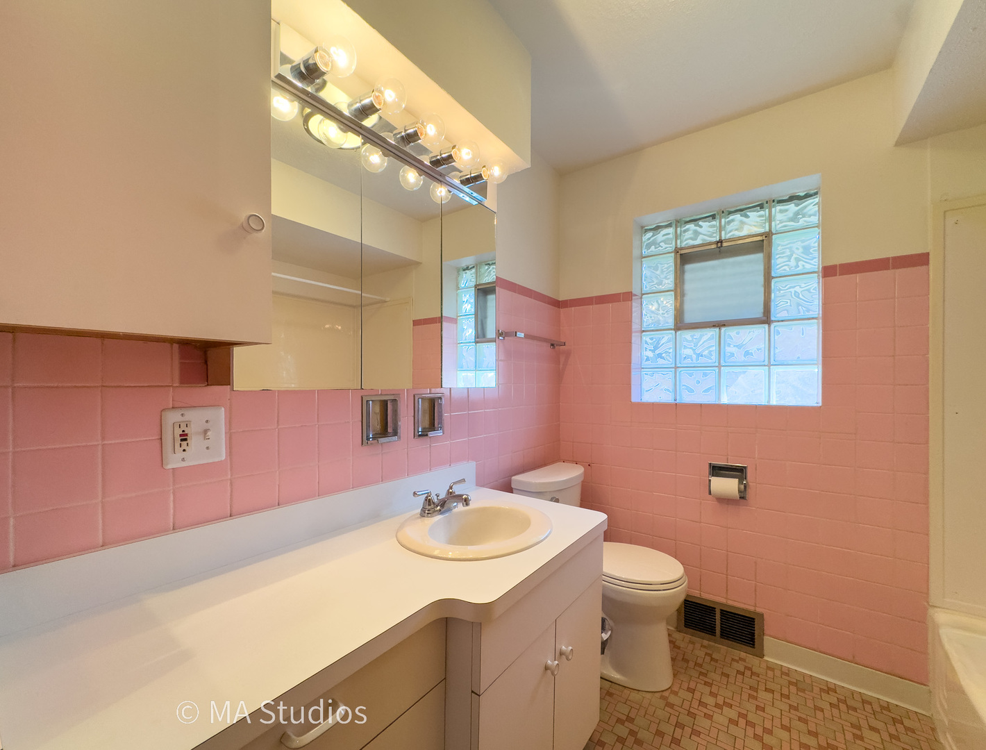 7204 W Myrtle Avenue