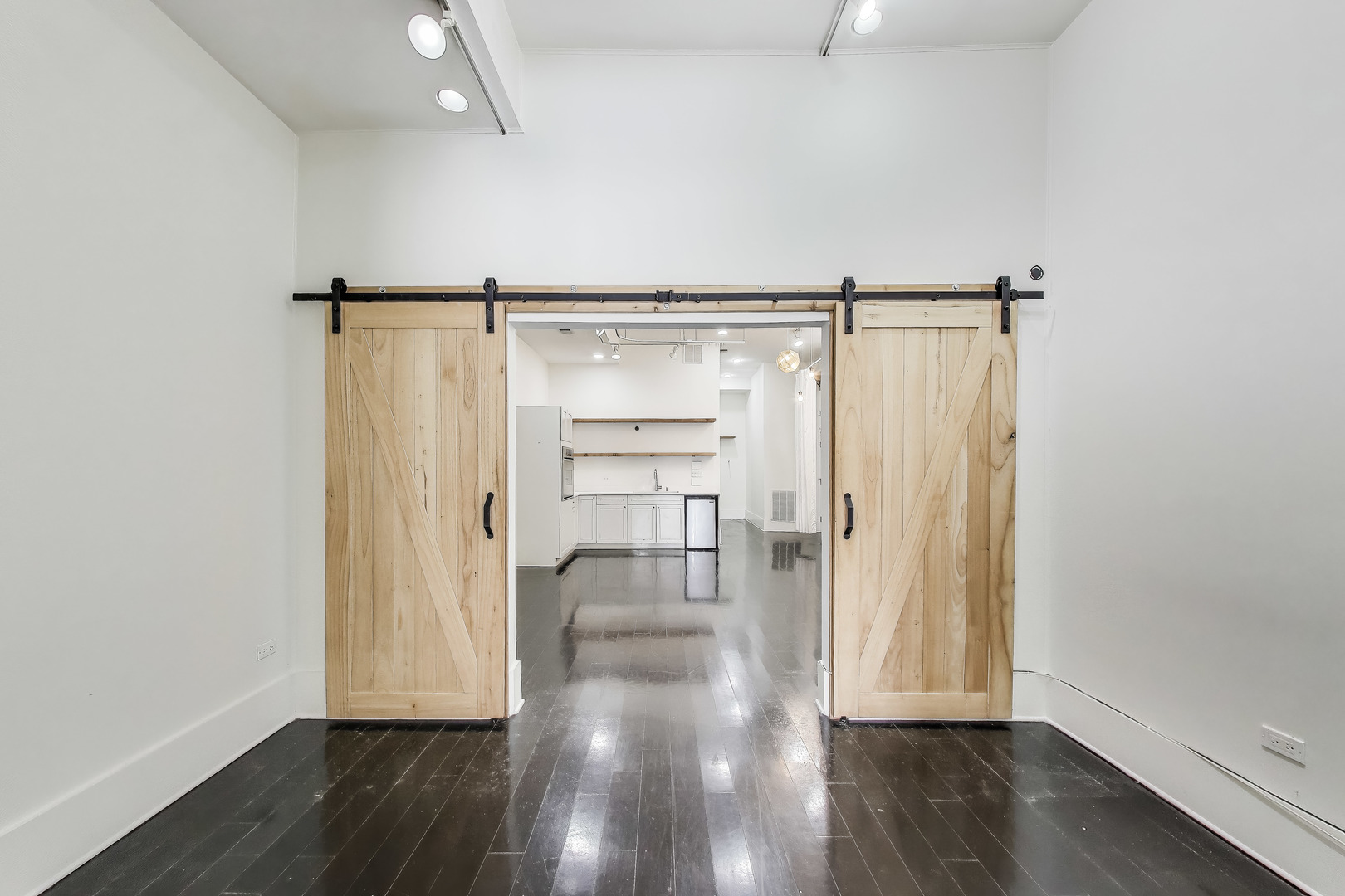 18 E Cullerton Street Unit: C1