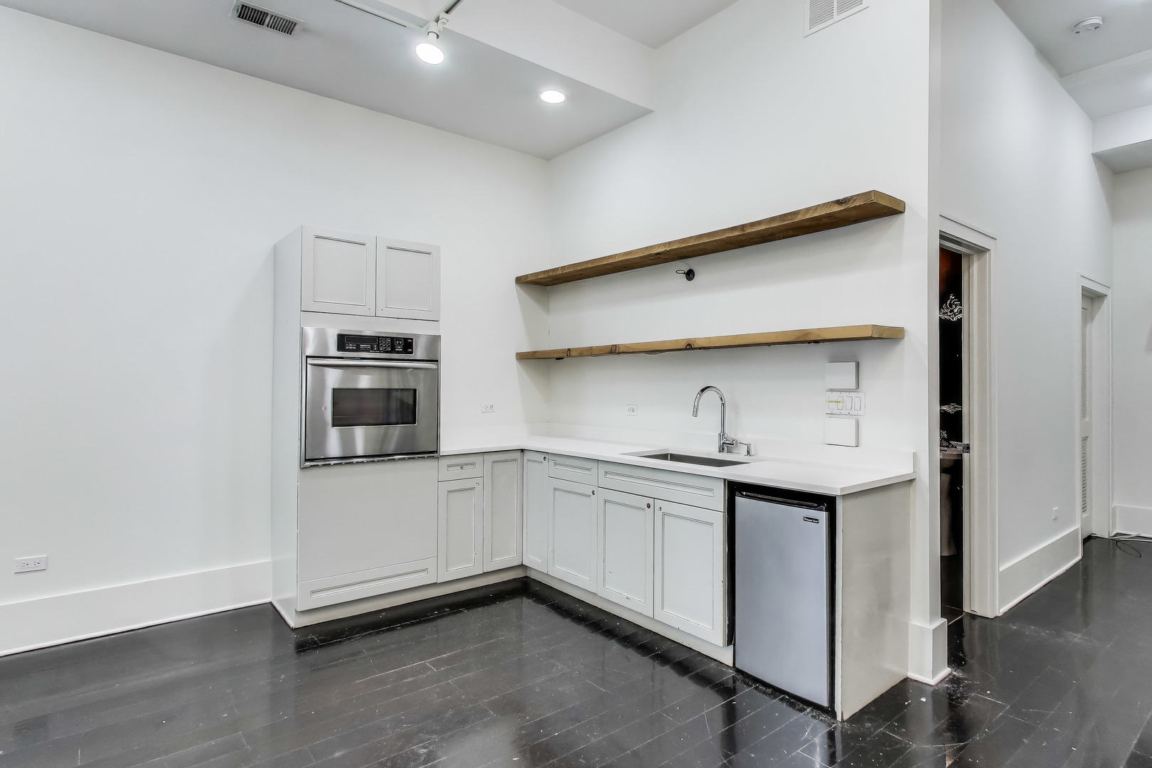 18 E Cullerton Street Unit: C1