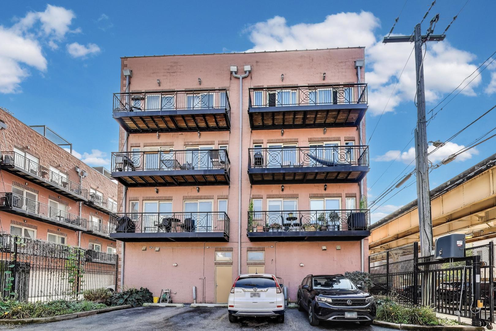 18 E Cullerton Street Unit: C1