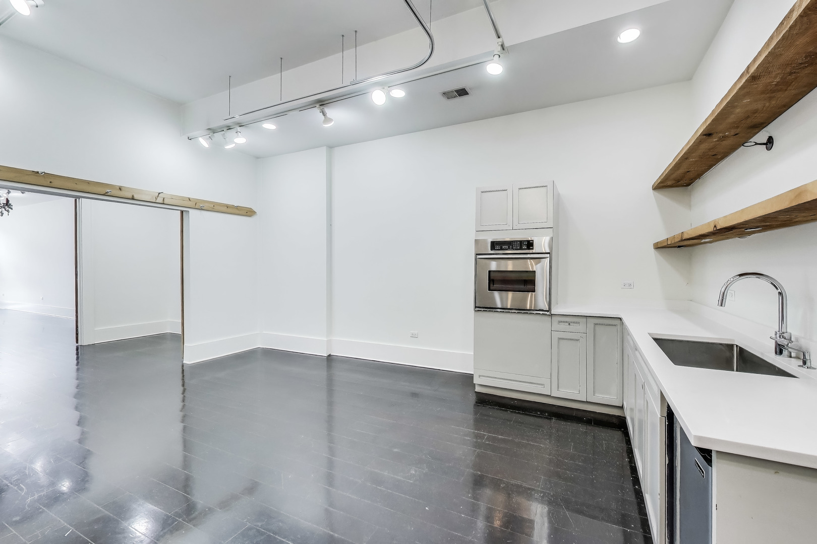 18 E Cullerton Street Unit: C1