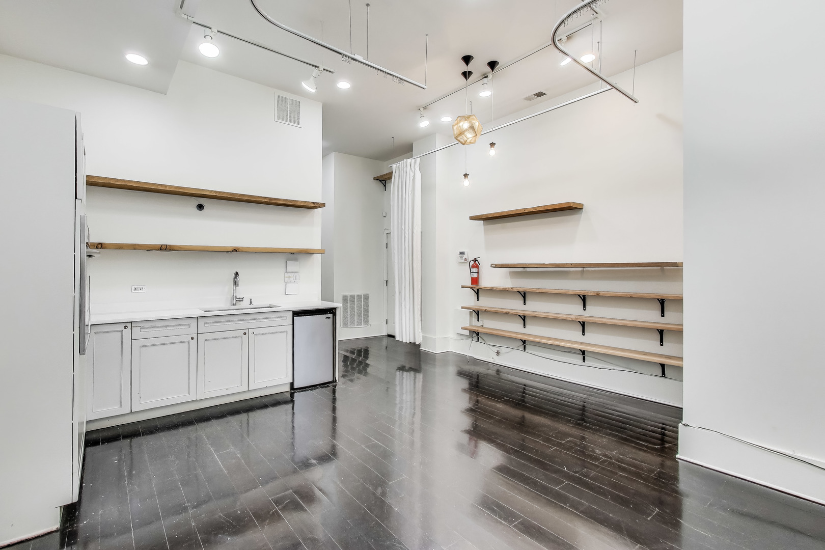 18 E Cullerton Street Unit: C1