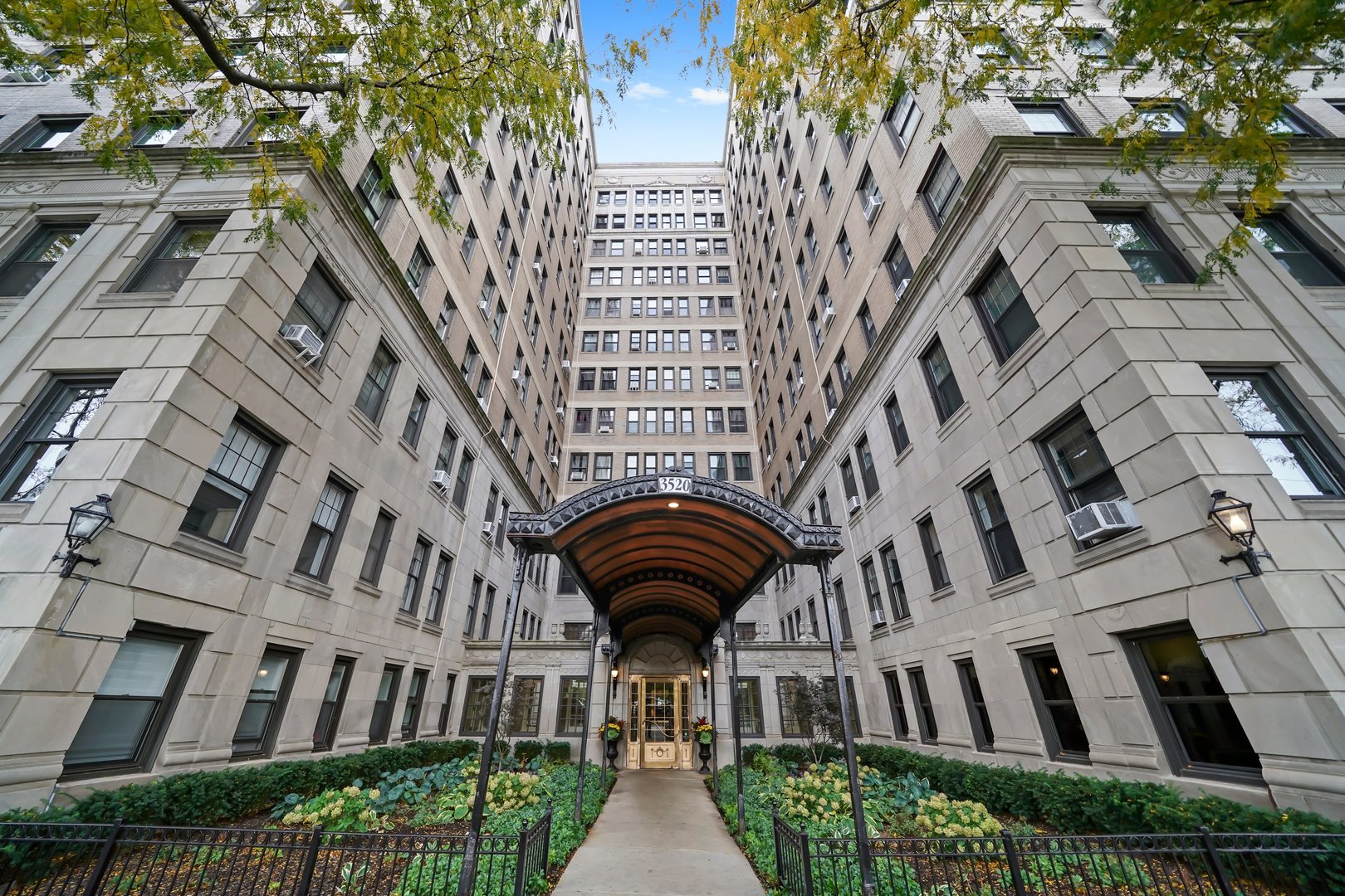 3520 N LAKE SHORE Drive Unit: 4M