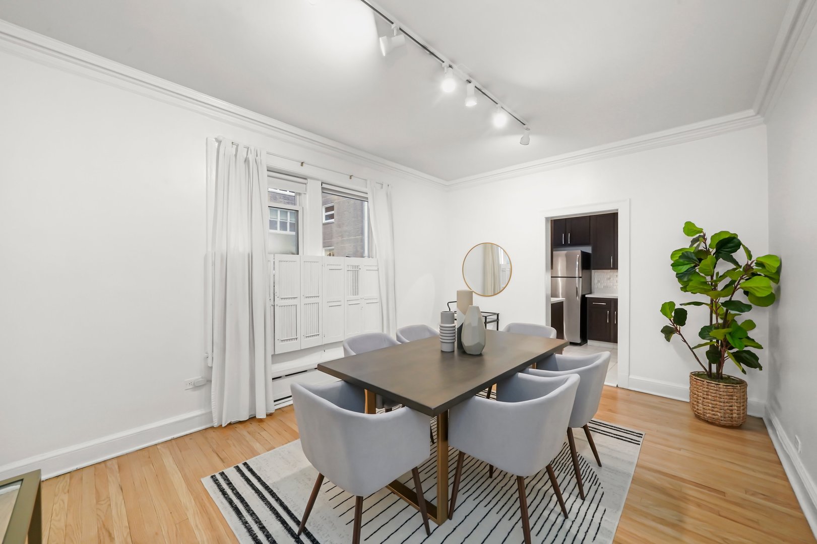 3520 N LAKE SHORE Drive Unit: 4M